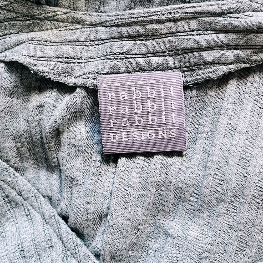 cute shell button top - Picture 3 of 4